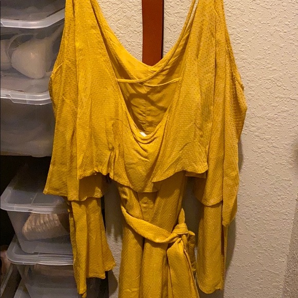 Gold romper - Picture 2 of 2
